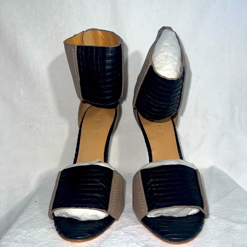 BLACK/TAUPE MYA SANDAL BY L.A.M.B sz 9.5